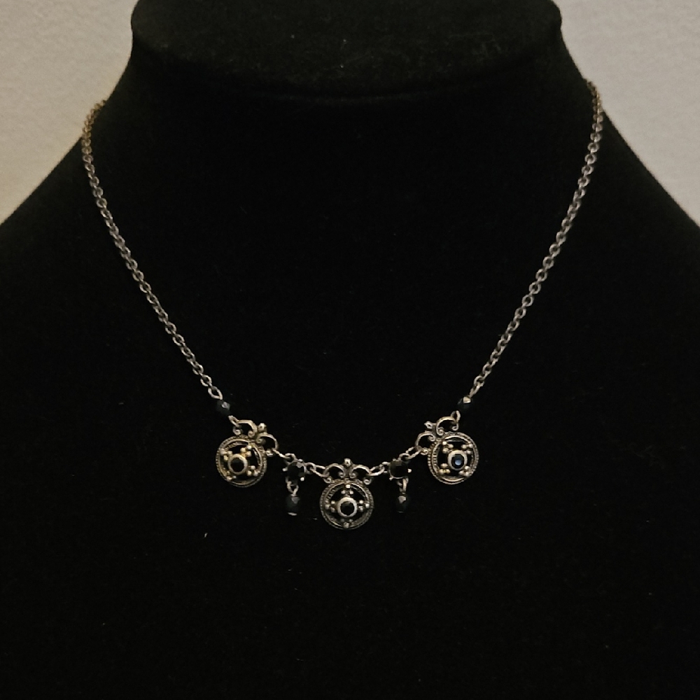 Elegant Silver Pendant Necklace